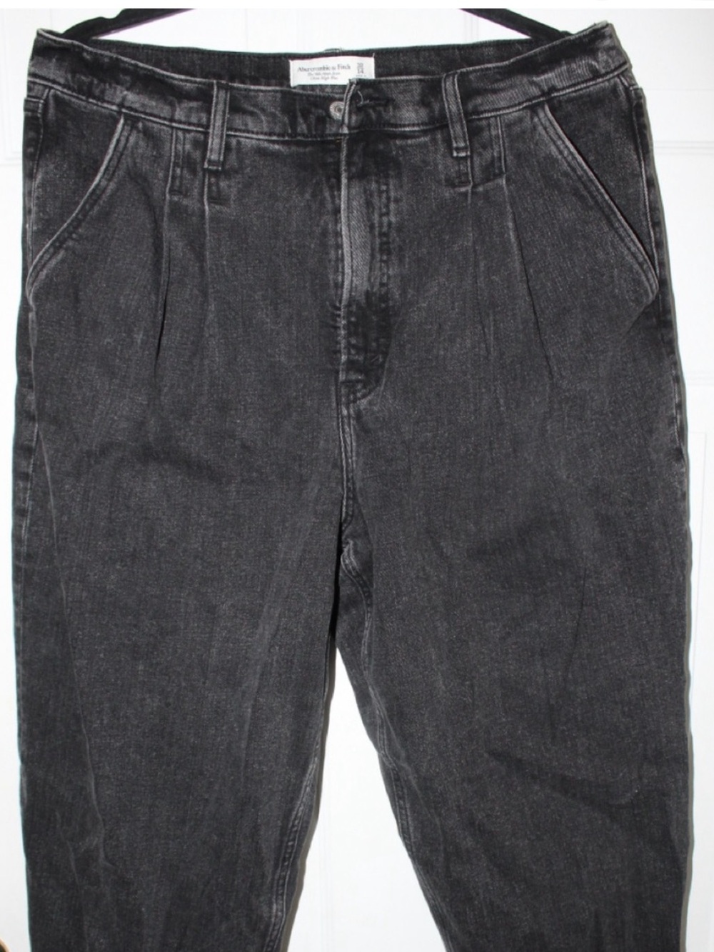 Abercrombie & Fitch Black High-Rise Mom Jeans